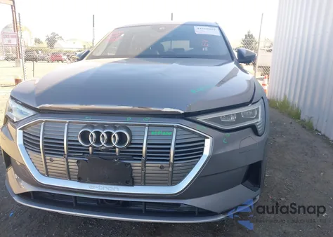 2019 Audi E-Tron Premium Plus из США, поврежденный, VIN WA1VABGE8KB012625